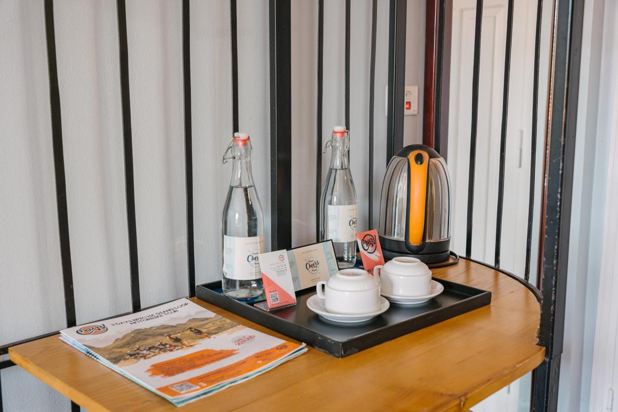 Cheers Hostel ハノイ市 エクステリア 写真