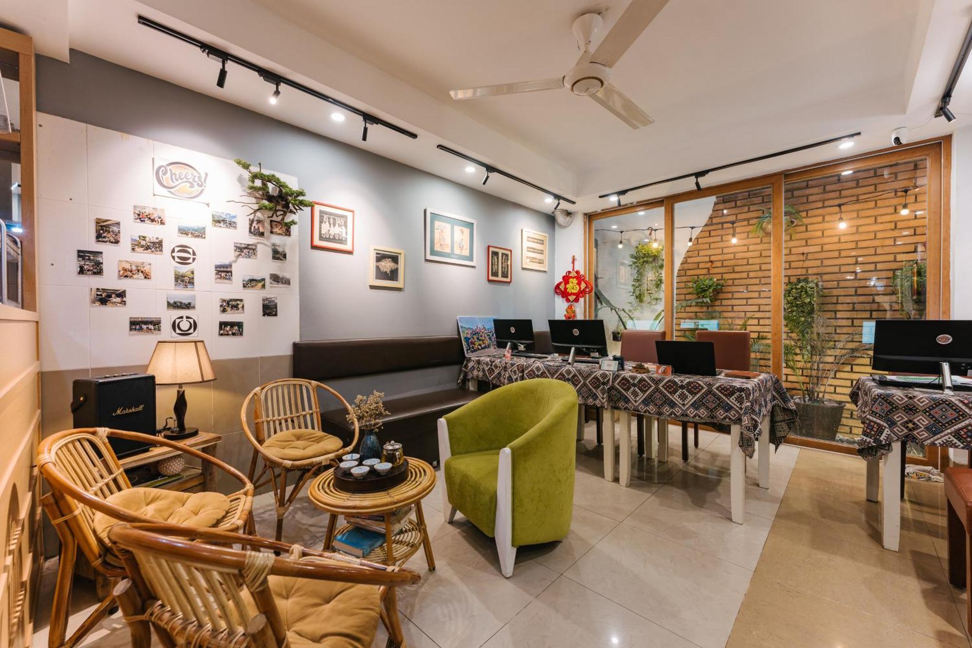 Cheers Hostel ハノイ市 エクステリア 写真