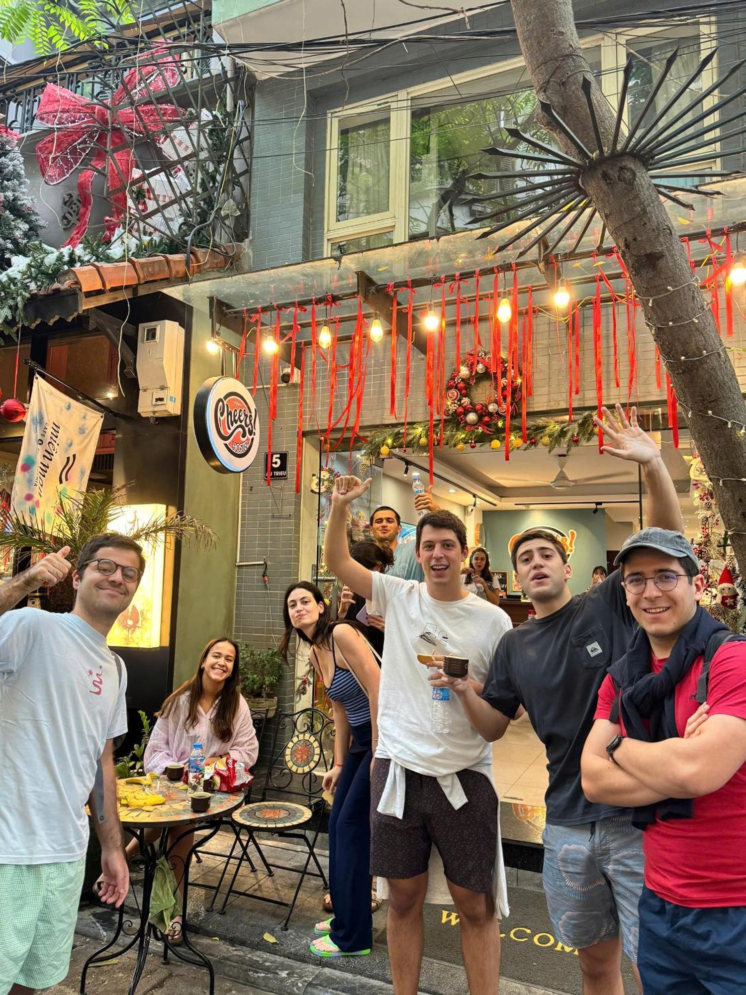 Cheers Hostel ハノイ市 エクステリア 写真